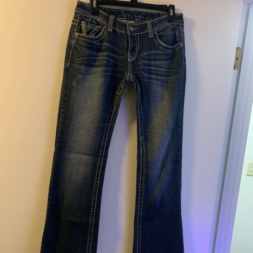 Ariya jeans.